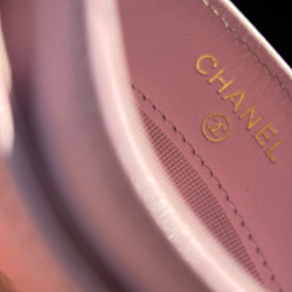 CHANEL Light Pink Quilted Card Case with Gold Logo - Picture 8 of 10